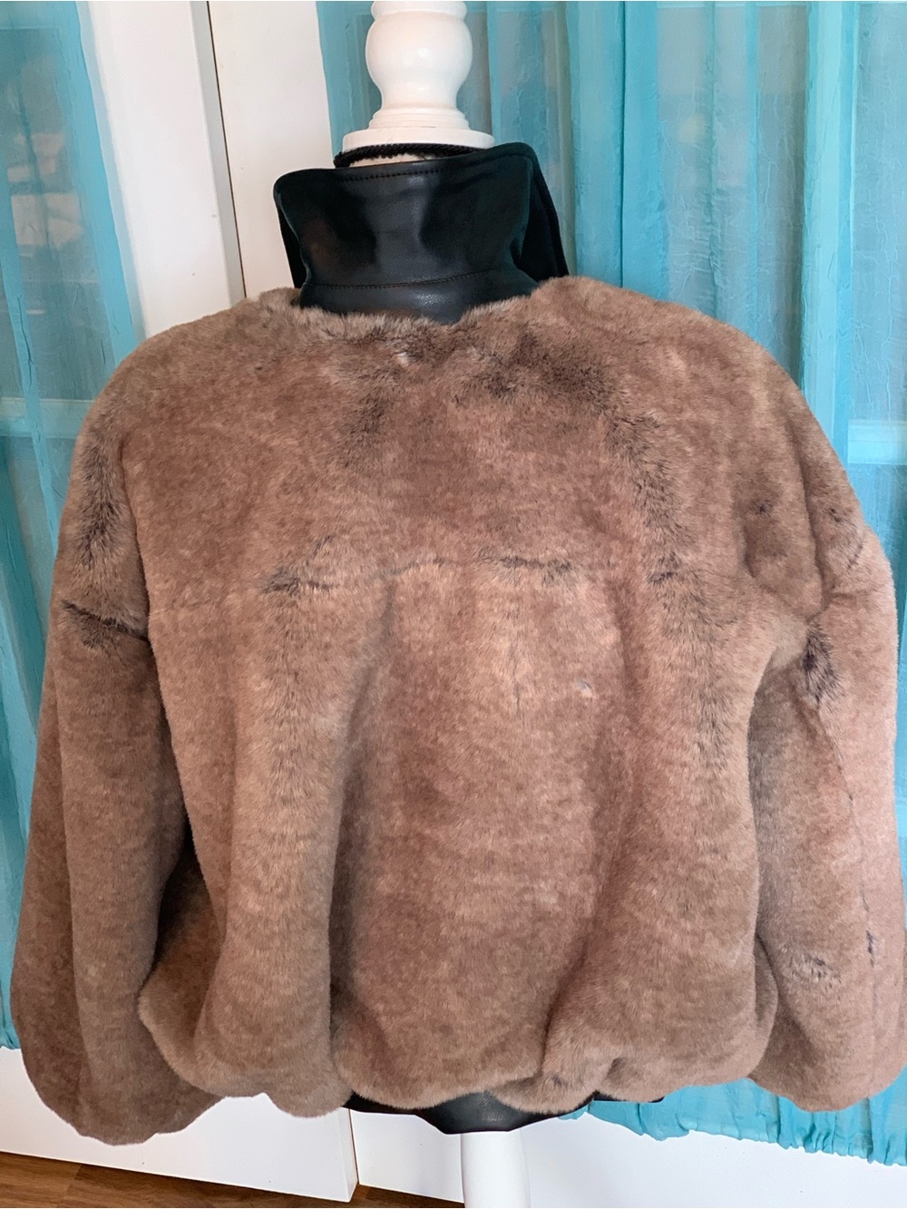 faux fur Bomber Jacket w/Black faux leather sz S heavyweight and warm weworewhat - Picture 4 of 11